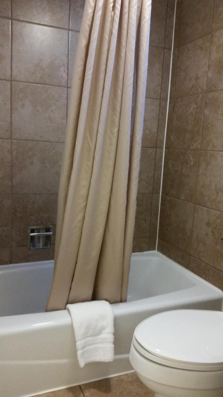 Lakeshor Motor Inn Virginia Bagian luar foto