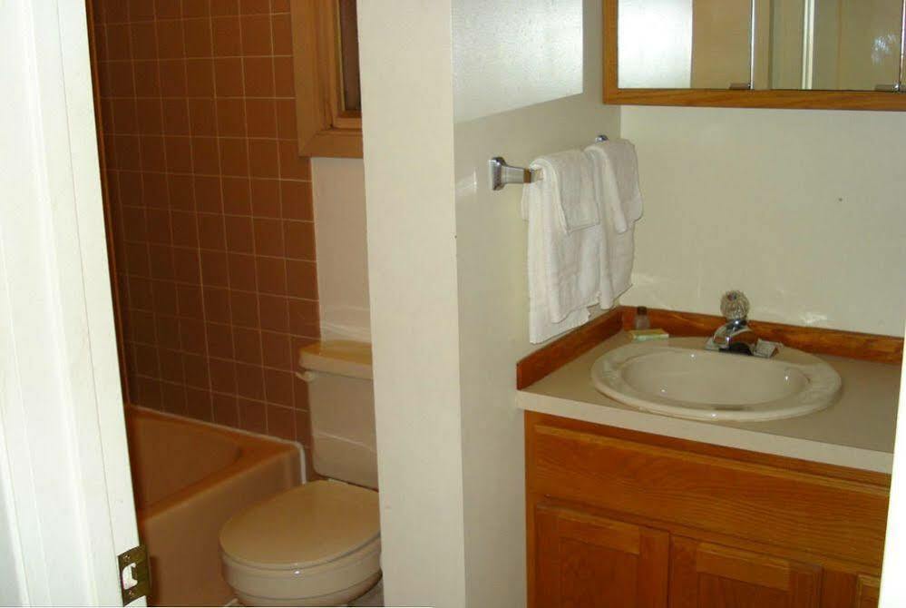 Lakeshor Motor Inn Virginia Bagian luar foto